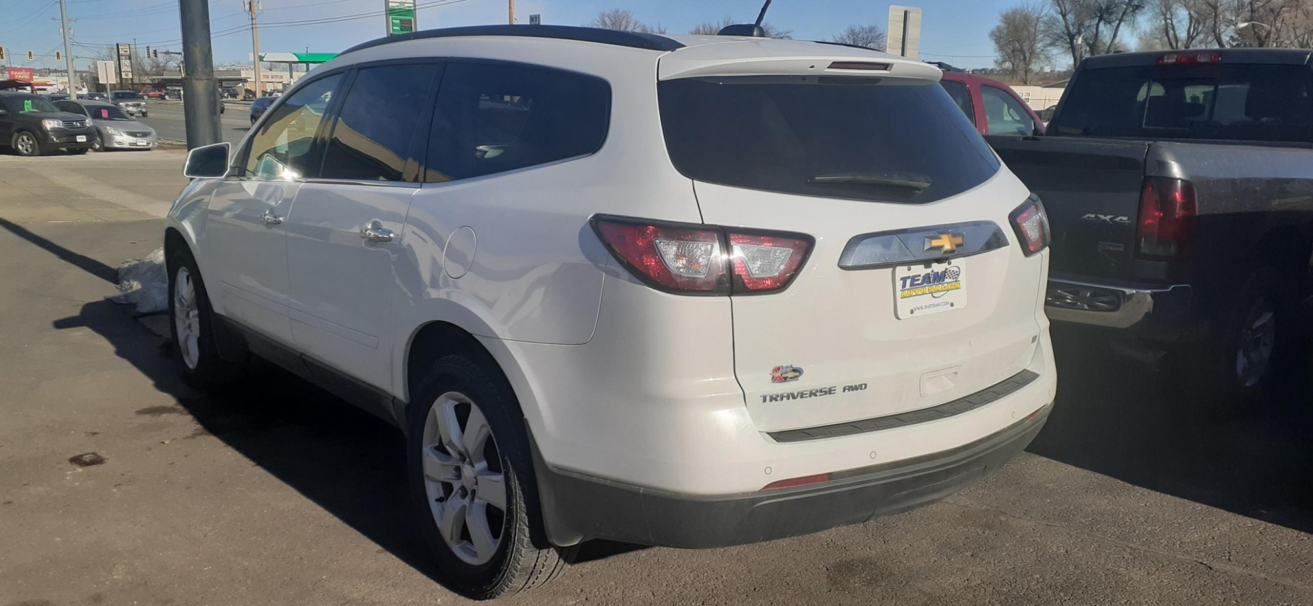 2017 Chevrolet Traverse (1GNKVGKD0HJ) , located at 2015 Cambell Street, Rapid City, SD, 57701, (605) 342-8326, 44.066433, -103.191772 - CARFAX AVAILABLE - Photo #2